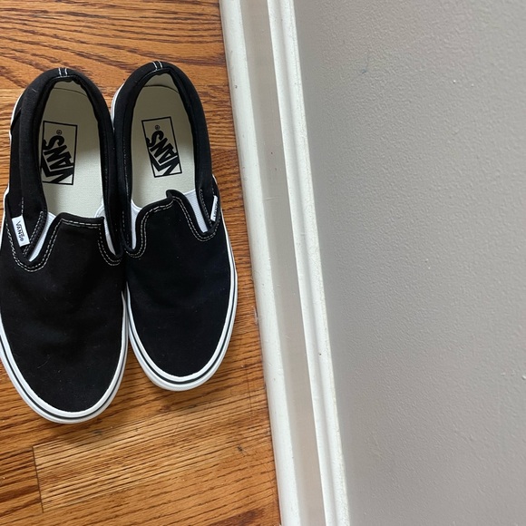 Van’s. Black. Men’s Size 7/Women’s Size 8.5. Condition is used - good. - Picture 2 of 4